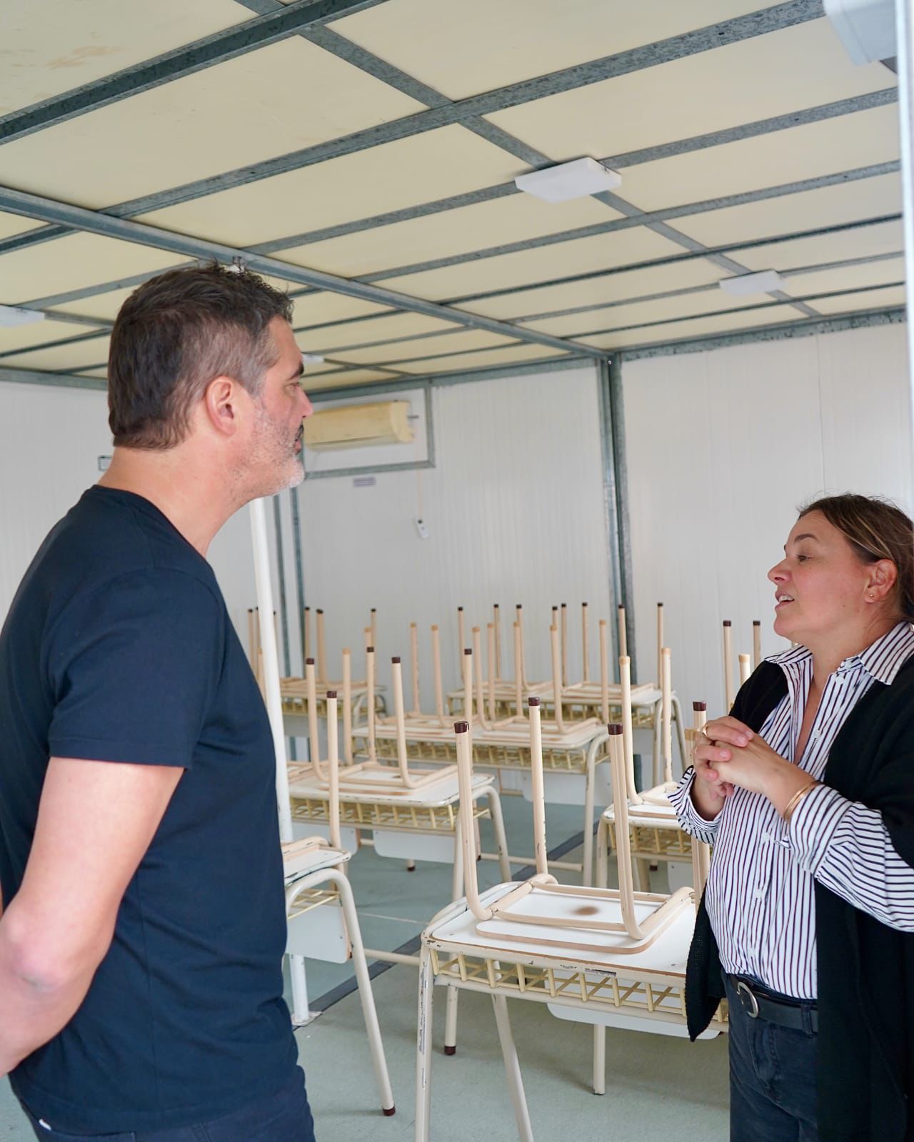 El Intendente acompañó la entrega de mobiliario para la EEST N° 1